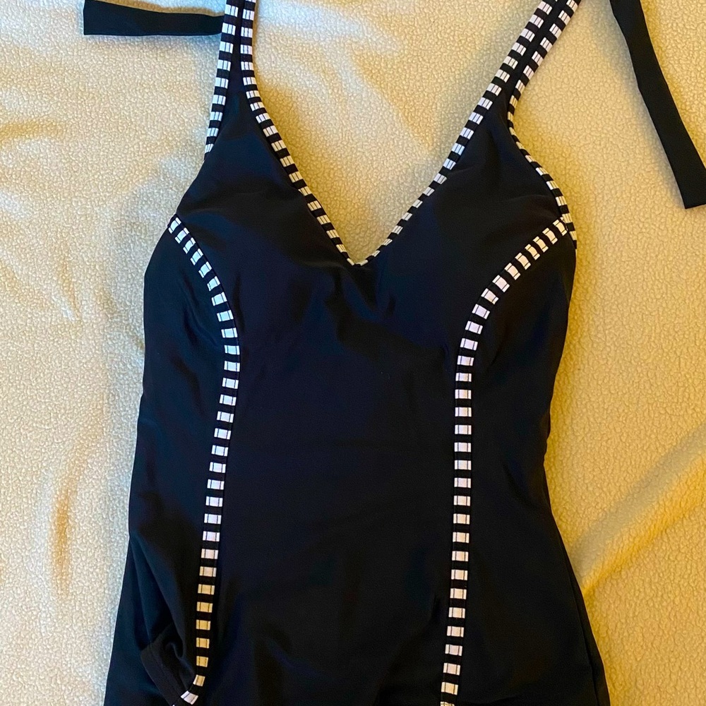 Women’s bathing suit